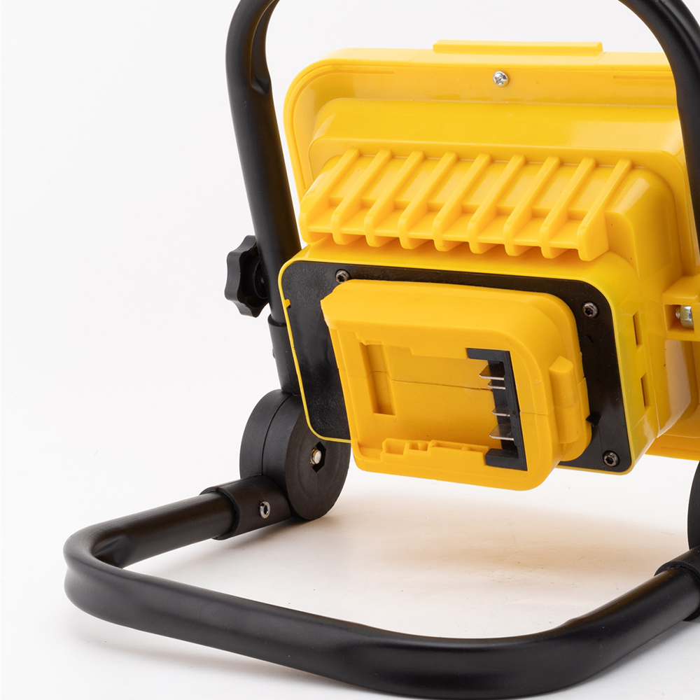 Lampa robocza LED do akumulato – Outdoor Lighting Milwaukee recenzja i cena